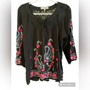 Women’s Embroidered M Top